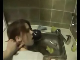 Cúi xuống và my den va gai nhat nhận được một lời thề từ phía sau, các cô gái tóc vàng đẩy cô ngon miệng mông lên trời để có được càng nhiều xúc xích ý chôn cất bên cô càng tốt