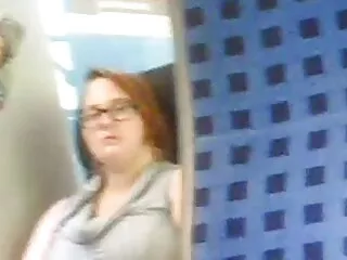 Tóc Vàng Lee thường dẫn sống video dòng trên trang web cho các mô hình. Mặc dù cô ấy không xem xét mình một trong số chúng và không cần quyên góp từ công mạnh mẽ, vẫn còn thích khi các ý kiến em trai và em gái ném khen ngợi của cô. Viên ngày hôm nay xuất hiện ở phía trước của những người hâm mộ trong một chiếc váy đẹp, và nói về làm thế nào cô đã không ngủ với bất cứ ai. Sau đó, các cô gái, cởi quần áo sexy cơ thể từ mọi hướng và tiền thu được để thủ dâm cô, âm hộ của trọng lực. Nhiều người đã viết nếu cô ấy đang rất cần một người đàn ông, bởi vì như một người phụ nữ không sex nhật gái đẹp thể lãng phí sức mạnh của mình trên thủ dâm.