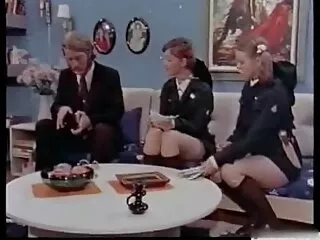 Cô gái tóc vàng nhỏ bắt đầu làm, con trai. Sau đó, ông đưa cô ấy lên giường và mất hết chỉ có quần lót của cô ấy để lại cho cô chiếc áo sơ mi trắng và bắt đầu chạm vào cô ấy, lỗ. Các chàng trai đầu tiên chơi của mình pisechkoy, và sau đó nhanh chóng đưa vào hậu môn của sex nhat ban tu suong mình lỗ sâu càng tốt, và đã trở nên khó khăn cho gà của mình.