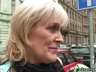 Người đàn ông trẻ, đưa bạn gái về nhà. Các cô gái ngay lập tức cởi đồ và bắt đầu vuốt ve người phim sex nhật bản đẹp bạn của cô. Lúc đầu, anh ta quỳ xuống và hút gà của mình. Và sau một miệng, cô ấy đã trở thành một bồi và đưa ông lớn. Ông mạnh mẽ và rèn trong nhiều thế nào, và sau đó bắn trực tiếp trên ngực của cô.