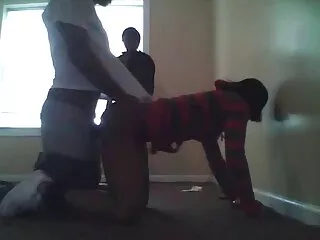 Một nhân viên rất cần dit gai gia nhat nhân, cô ấy là kết hôn với một ông già điên người không thể làm được nữa.